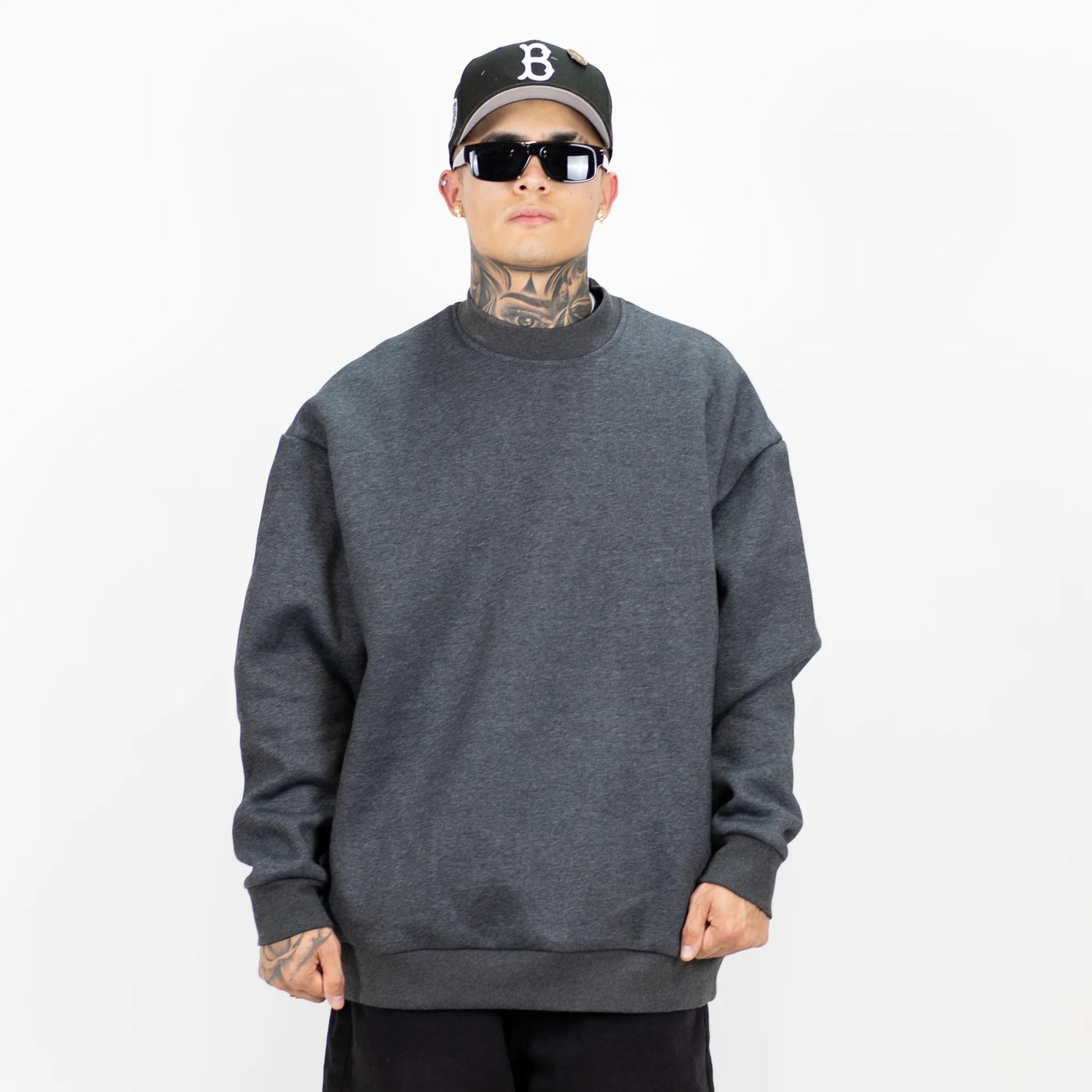 HEAVYWEIGHT CREWNECK