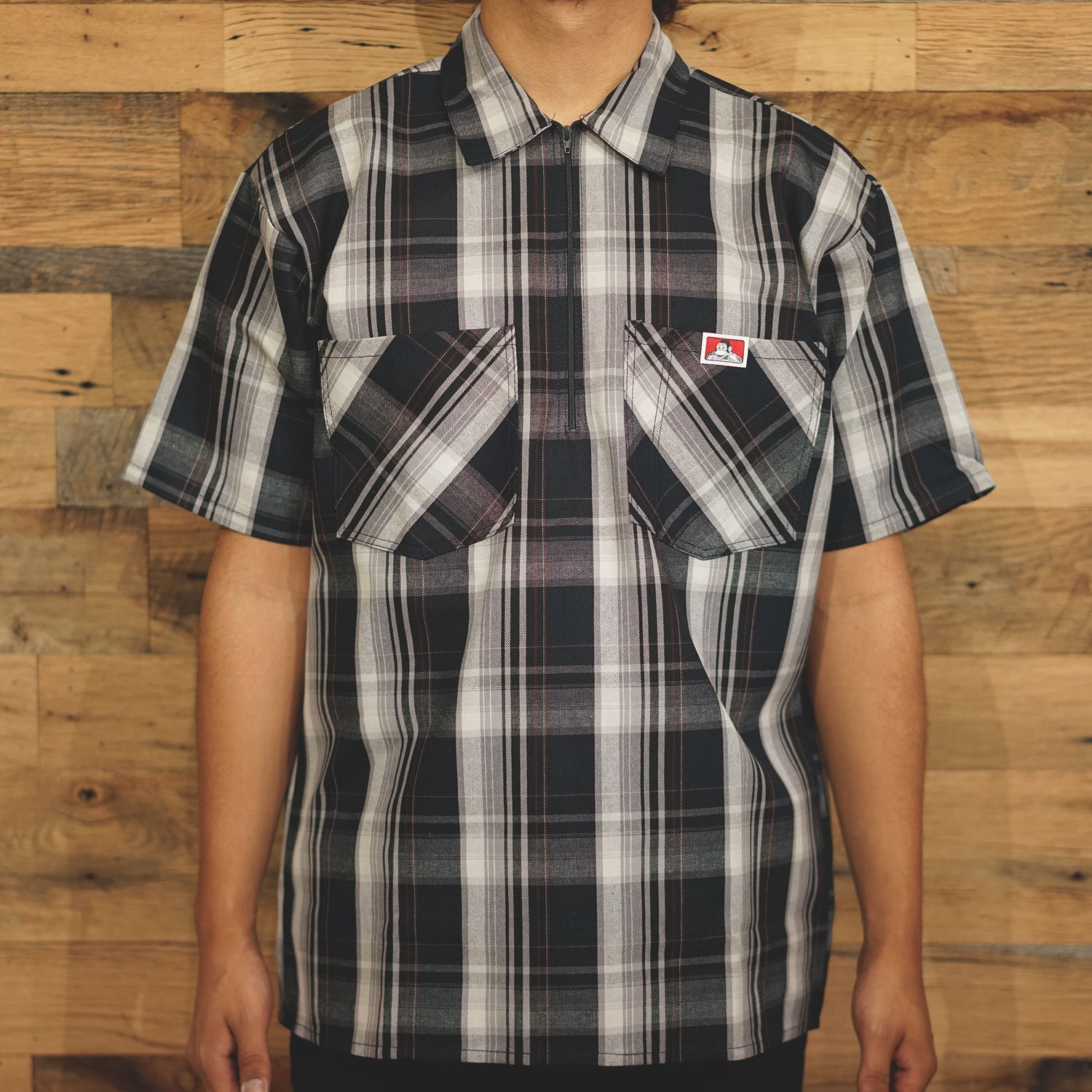 1/2 ZIPPER SHORT SLEEVE PLAID