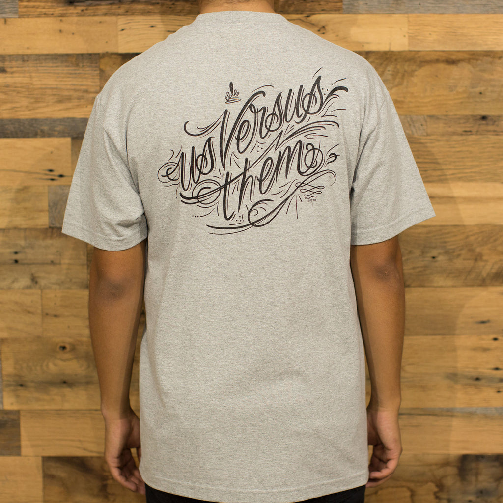 MENSO SCRIPT S/S TEE